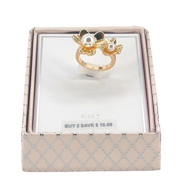 Dillards Double Daisy Floral Motif Faux Pearl Fashion Ring Womens Size 7 - Picture 3 of 6